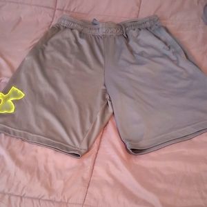 Men's Under Armour Shorts Size M